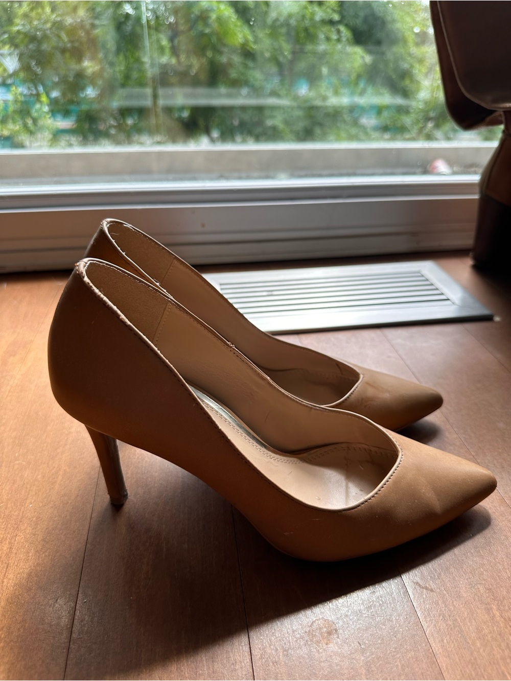 Women's Pointed-Toe High Heels in Tan